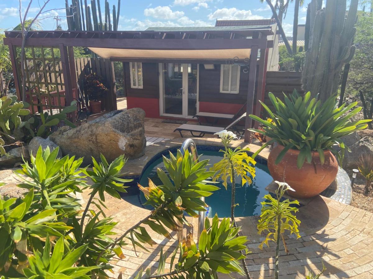 Cozy Studio With Private Spa Oranjestad Zewnętrze zdjęcie