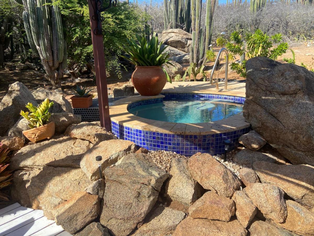 Cozy Studio With Private Spa Oranjestad Zewnętrze zdjęcie
