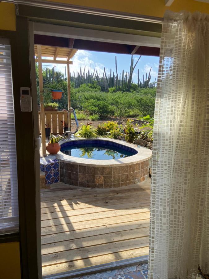 Cozy Studio With Private Spa Oranjestad Zewnętrze zdjęcie